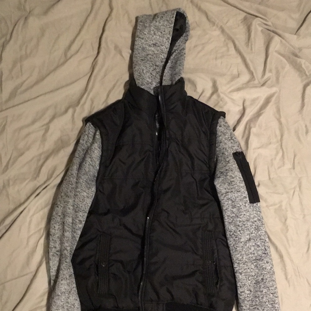 I’m selling this bomber/varsity jacket.